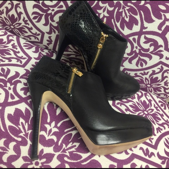 Leather Michael Kors Black Leather Booties w/ Python-sz 9 - Picture 3 of 7